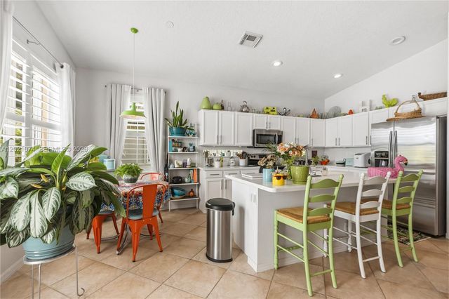 16350 SW 11th St, Pembroke Pines, FL 33027