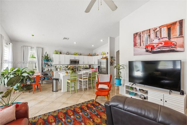 16350 SW 11th St, Pembroke Pines, FL 33027