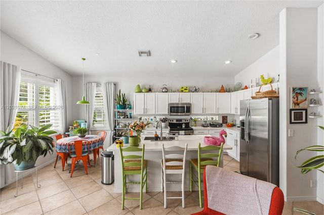 16350 SW 11th St, Pembroke Pines, FL 33027