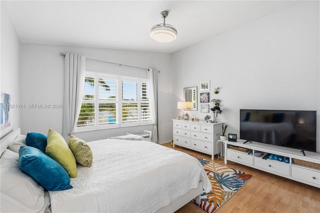 16350 SW 11th St, Pembroke Pines, FL 33027