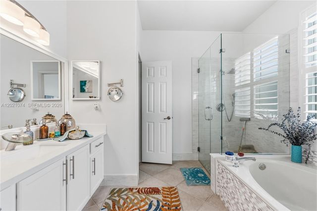 16350 SW 11th St, Pembroke Pines, FL 33027