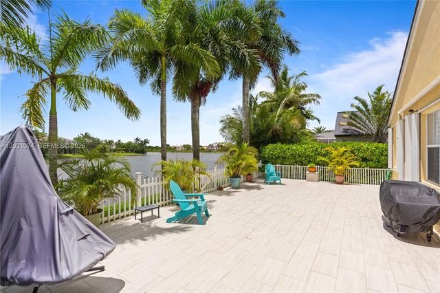 16350 SW 11th St, Pembroke Pines, FL 33027