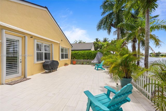 16350 SW 11th St, Pembroke Pines, FL 33027