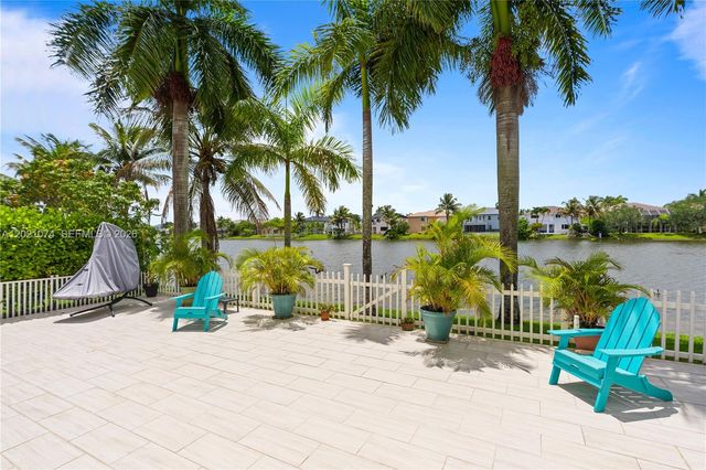 16350 SW 11th St, Pembroke Pines, FL 33027