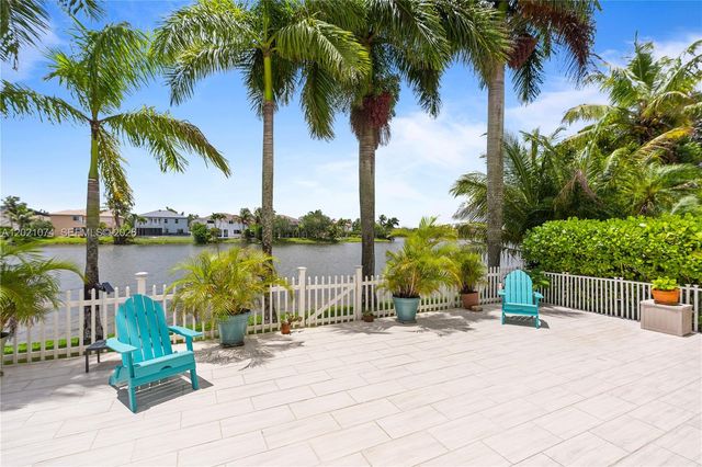 16350 SW 11th St, Pembroke Pines, FL 33027