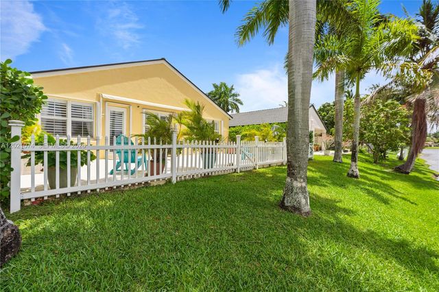16350 SW 11th St, Pembroke Pines, FL 33027