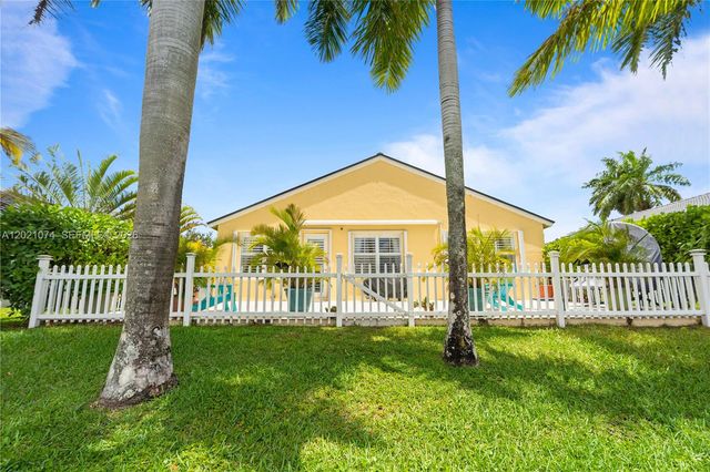 16350 SW 11th St, Pembroke Pines, FL 33027