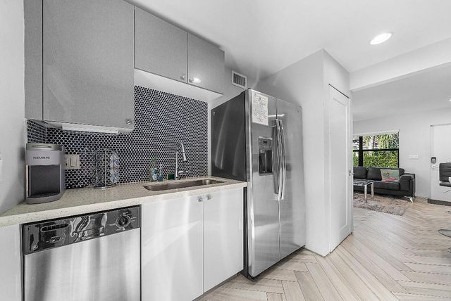 215 N Swinton Avenue, Delray Beach, FL 33444