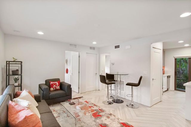 215 N Swinton Avenue, Delray Beach, FL 33444