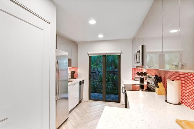 215 N Swinton Avenue, Delray Beach, FL 33444