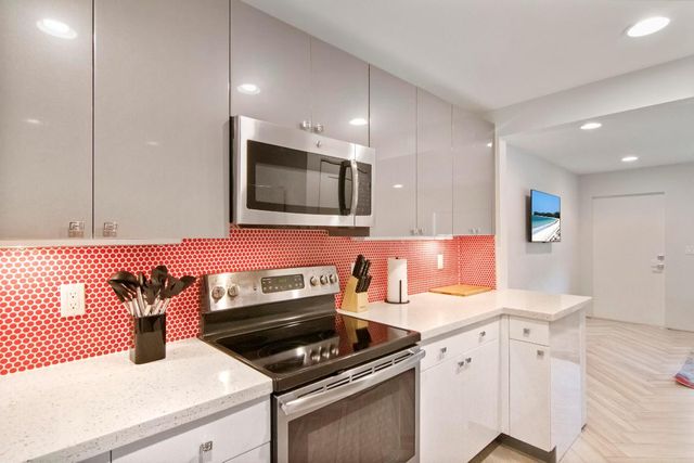 215 N Swinton Avenue, Delray Beach, FL 33444