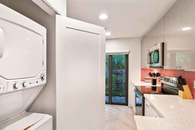 215 N Swinton Avenue, Delray Beach, FL 33444