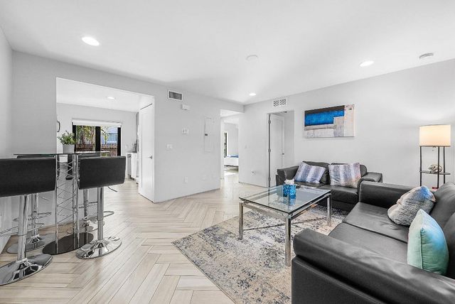 215 N Swinton Avenue, Delray Beach, FL 33444