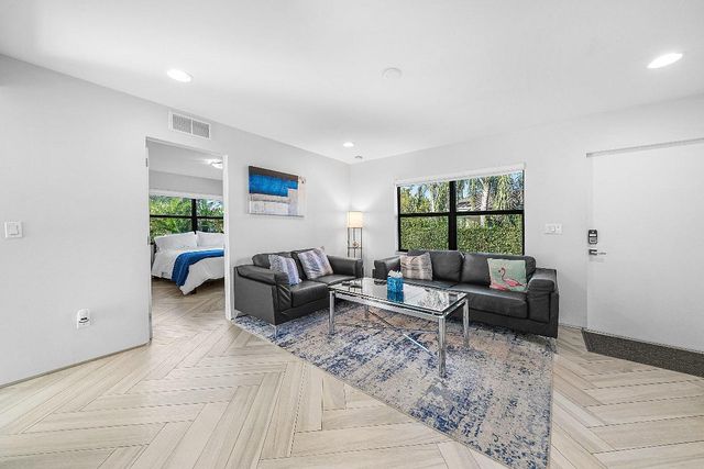 215 N Swinton Avenue, Delray Beach, FL 33444