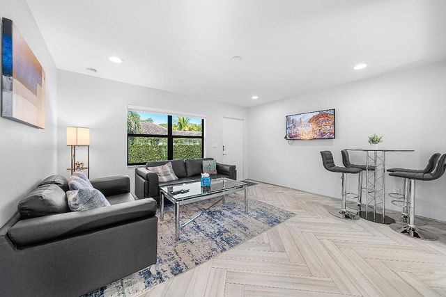 215 N Swinton Avenue, Delray Beach, FL 33444