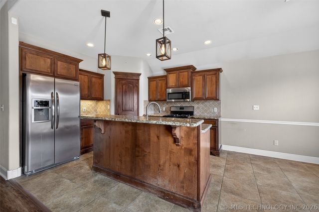 12428 E 128th Street N, Collinsville, OK 74021