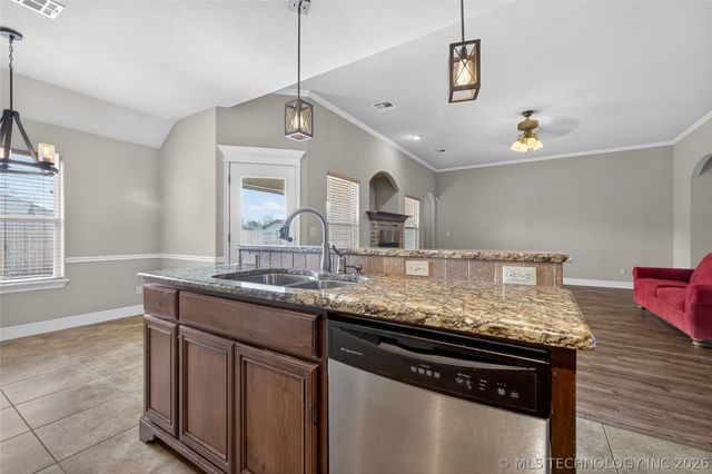 12428 E 128th Street N, Collinsville, OK 74021