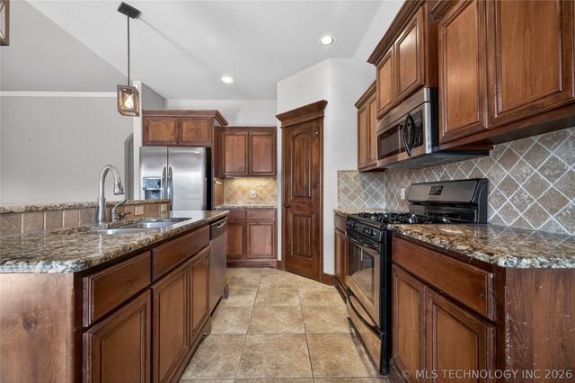 12428 E 128th Street N, Collinsville, OK 74021