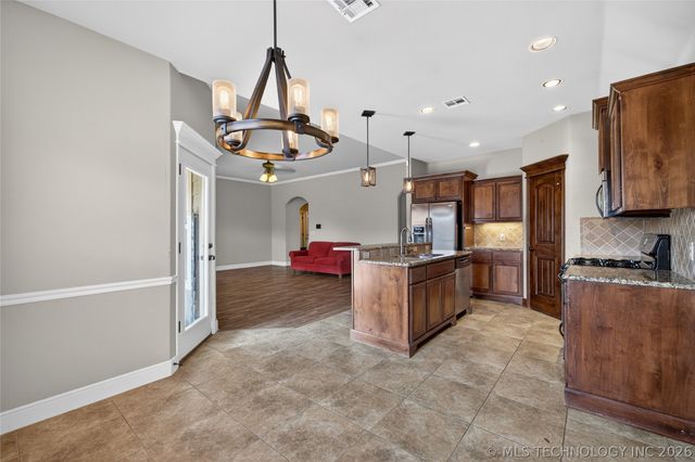 12428 E 128th Street N, Collinsville, OK 74021