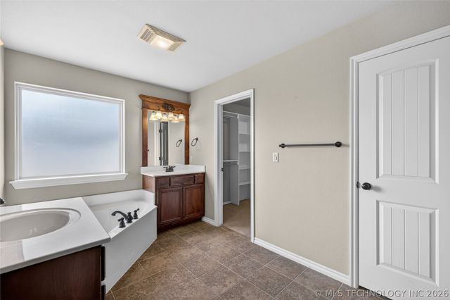 12428 E 128th Street N, Collinsville, OK 74021