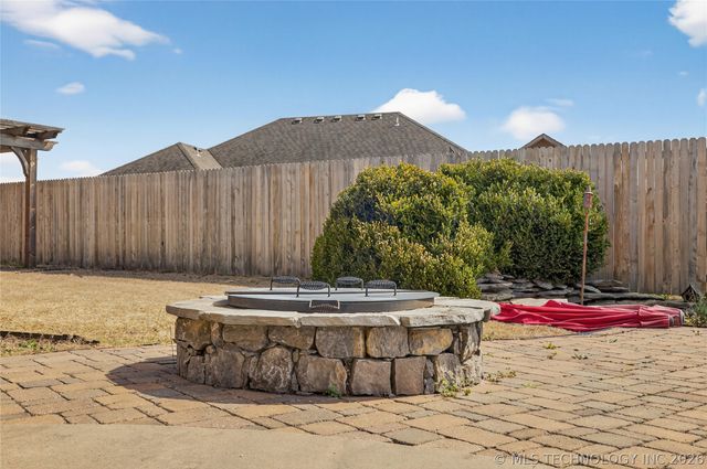 12428 E 128th Street N, Collinsville, OK 74021