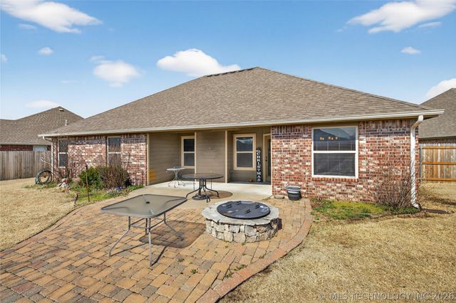 12428 E 128th Street N, Collinsville, OK 74021