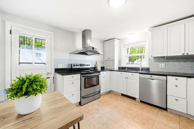 6 Brookside Ave, Lexington, MA 02421