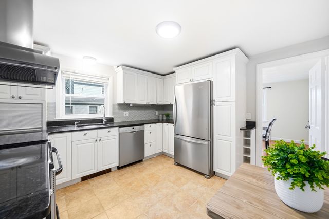 6 Brookside Ave, Lexington, MA 02421