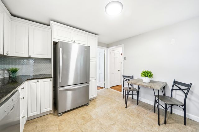 6 Brookside Ave, Lexington, MA 02421
