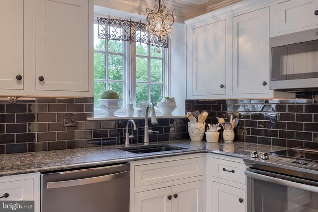 1067 HELEN AVENUE, Lancaster, PA 17601