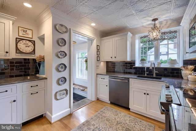 1067 HELEN AVENUE, Lancaster, PA 17601