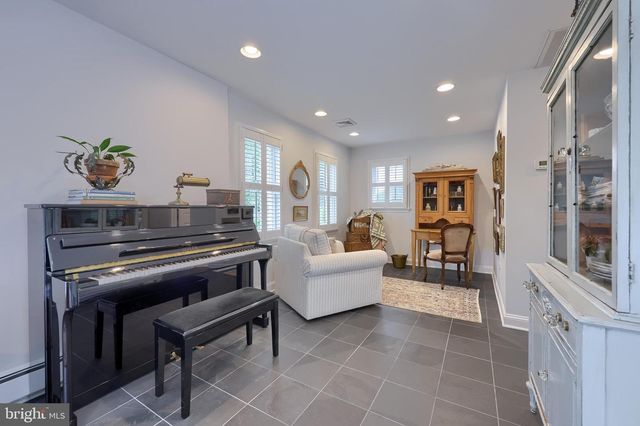 1067 HELEN AVENUE, Lancaster, PA 17601