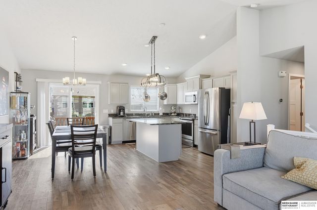 8311 King Street, Omaha, NE 68122