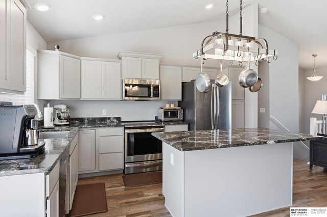 8311 King Street, Omaha, NE 68122