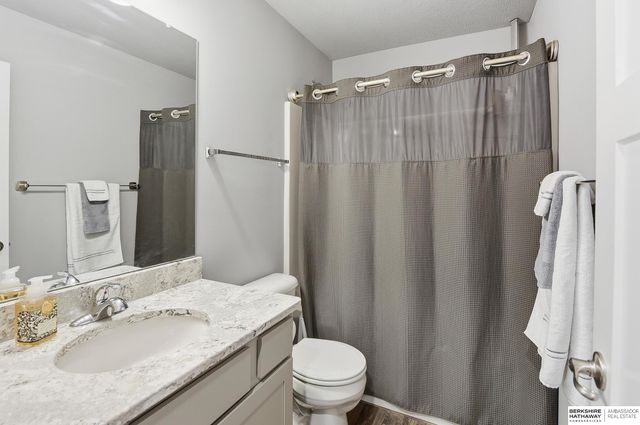 8311 King Street, Omaha, NE 68122