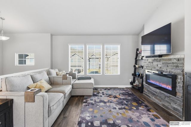 8311 King Street, Omaha, NE 68122