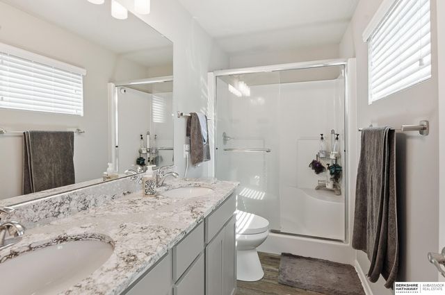 8311 King Street, Omaha, NE 68122