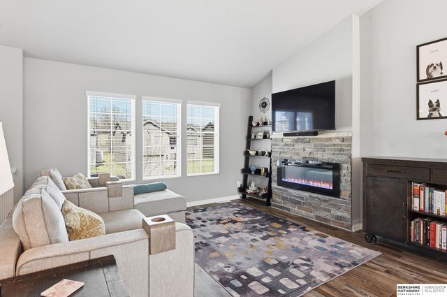 8311 King Street, Omaha, NE 68122