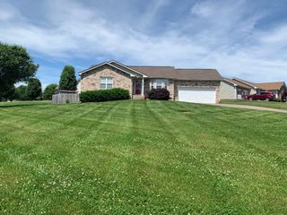 942 Drum Ln, Clarksville, TN 37043