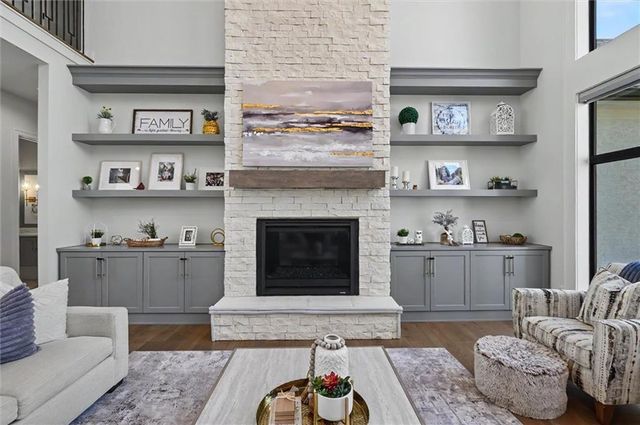 15820 Oakmont Street, Overland Park, KS 66221