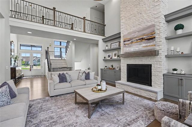 15820 Oakmont Street, Overland Park, KS 66221