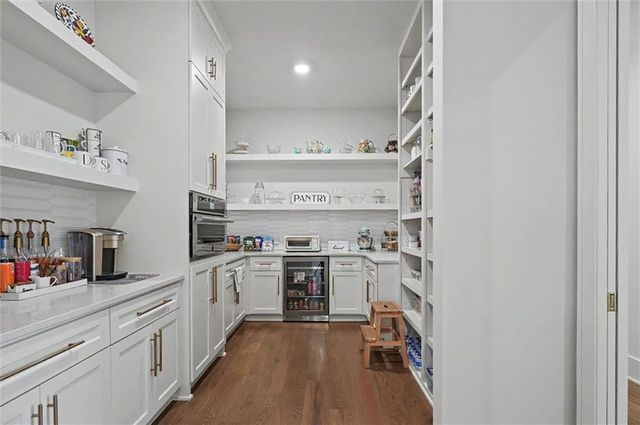 15820 Oakmont Street, Overland Park, KS 66221