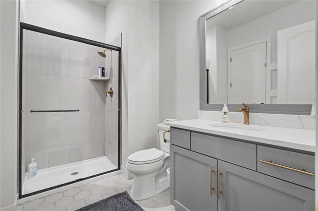 15820 Oakmont Street, Overland Park, KS 66221