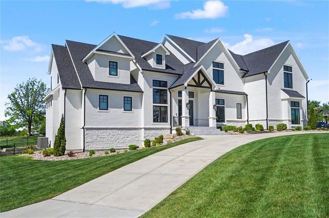 15820 Oakmont Street, Overland Park, KS 66221