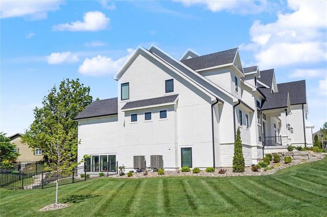 15820 Oakmont Street, Overland Park, KS 66221