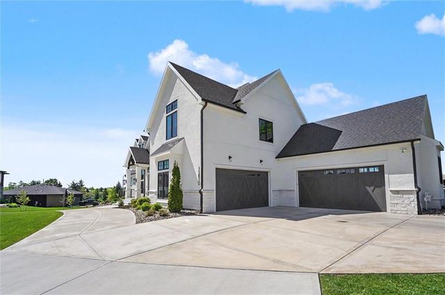 15820 Oakmont Street, Overland Park, KS 66221