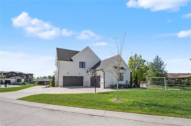 15820 Oakmont Street, Overland Park, KS 66221