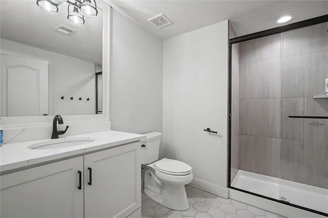 15820 Oakmont Street, Overland Park, KS 66221