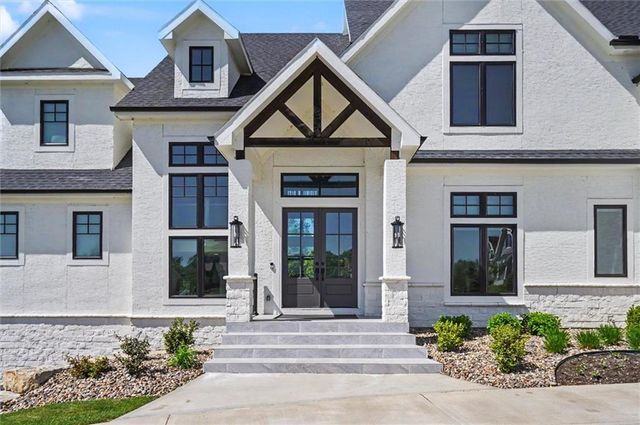15820 Oakmont Street, Overland Park, KS 66221