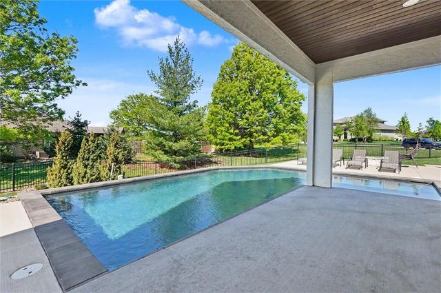 15820 Oakmont Street, Overland Park, KS 66221